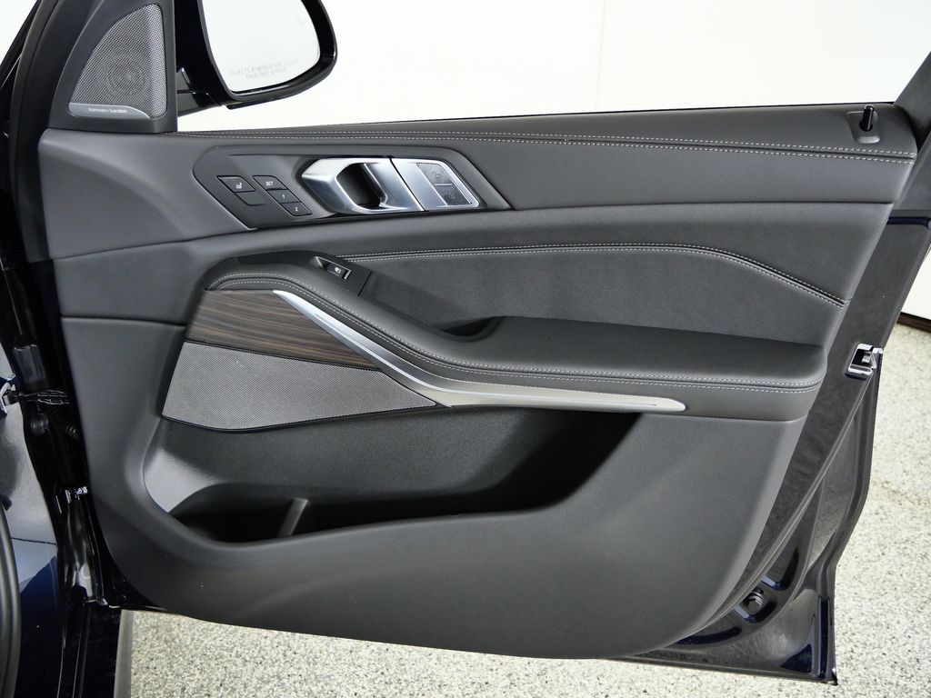 Thumbnail: 2026 BMW X7 - 19