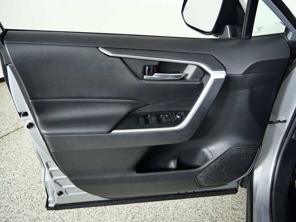 Thumbnail: 2021 Toyota RAV4 - 30