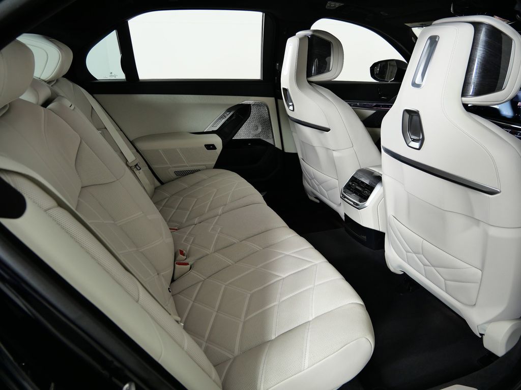 Thumbnail: 2023 BMW i7 - 27