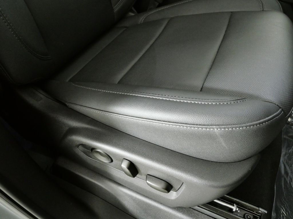 Thumbnail: 2025 Chevrolet Silverado 1500 - 23