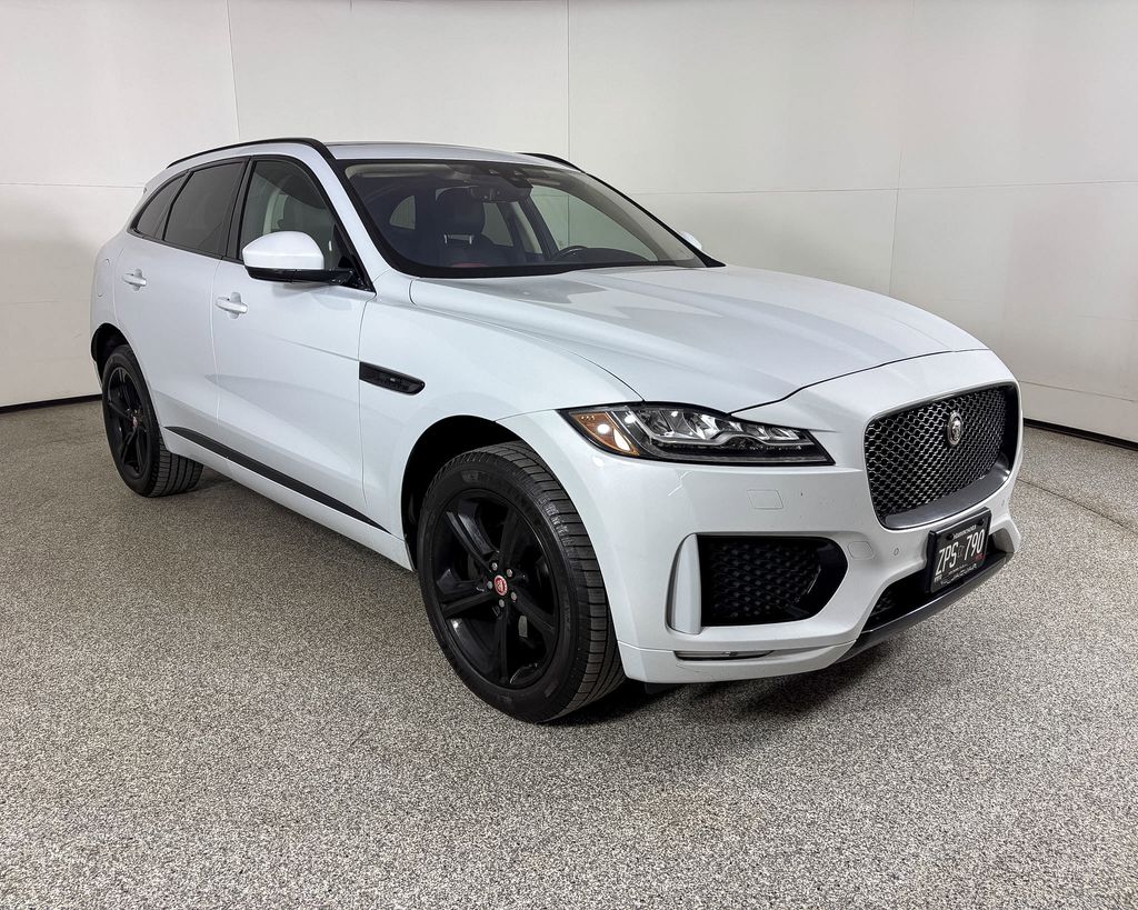 Thumbnail: 2020 Jaguar F-Pace - 4