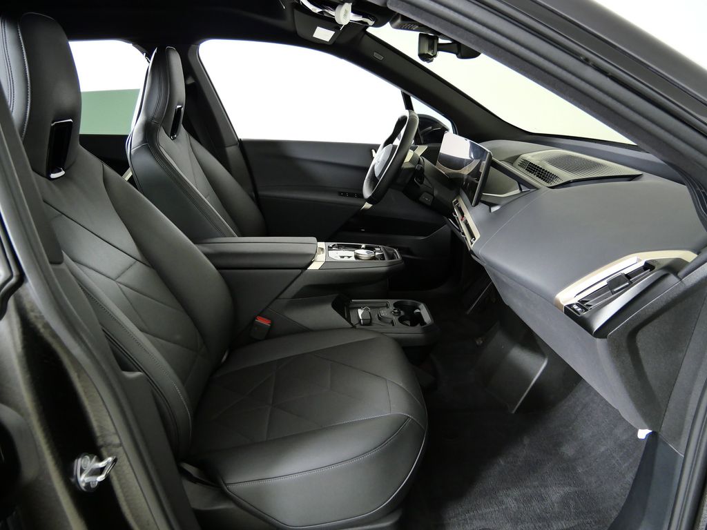 Thumbnail: 2022 BMW iX - 26