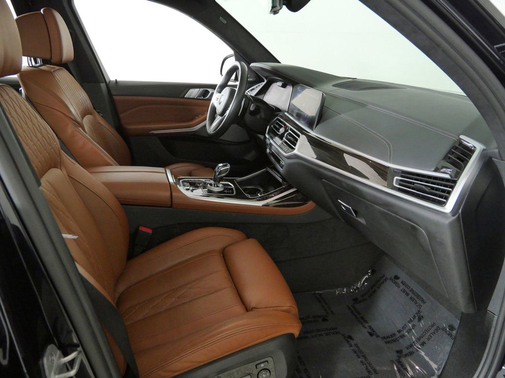 Thumbnail: 2021 BMW X7 - 20