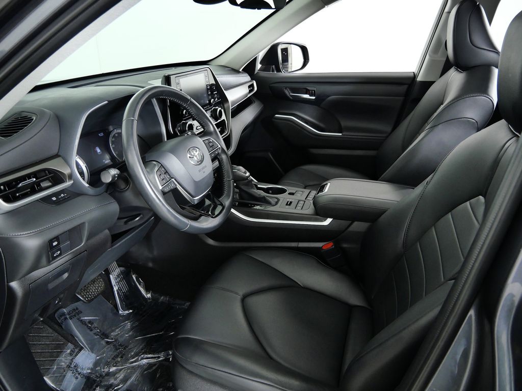 Thumbnail: 2020 Toyota Highlander - 33