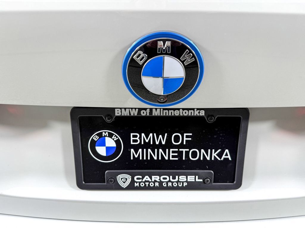 Thumbnail: 2025 BMW i4 - 17