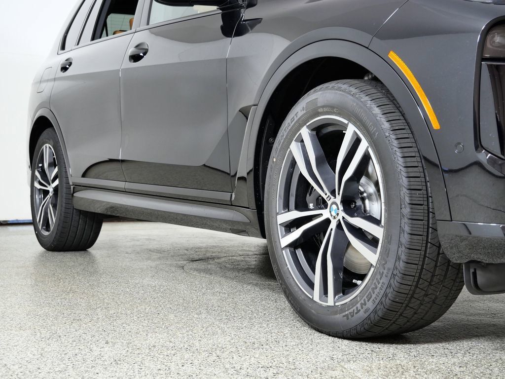Thumbnail: 2026 BMW X7 - 8