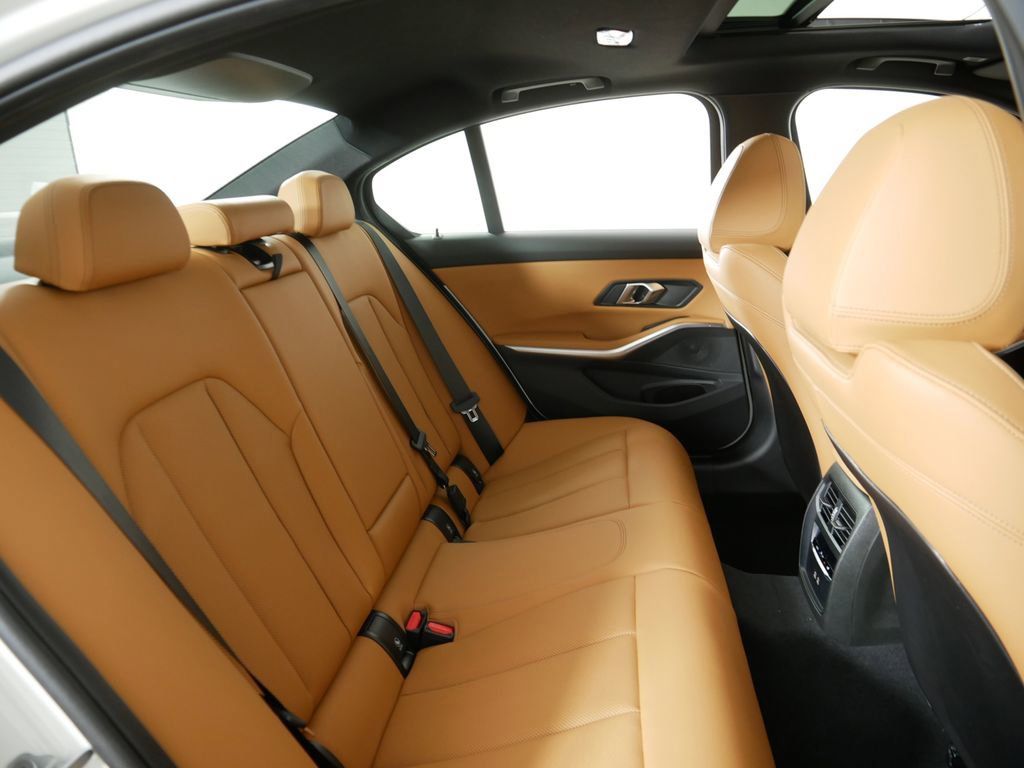 Thumbnail: 2025 BMW 3 Series - 26