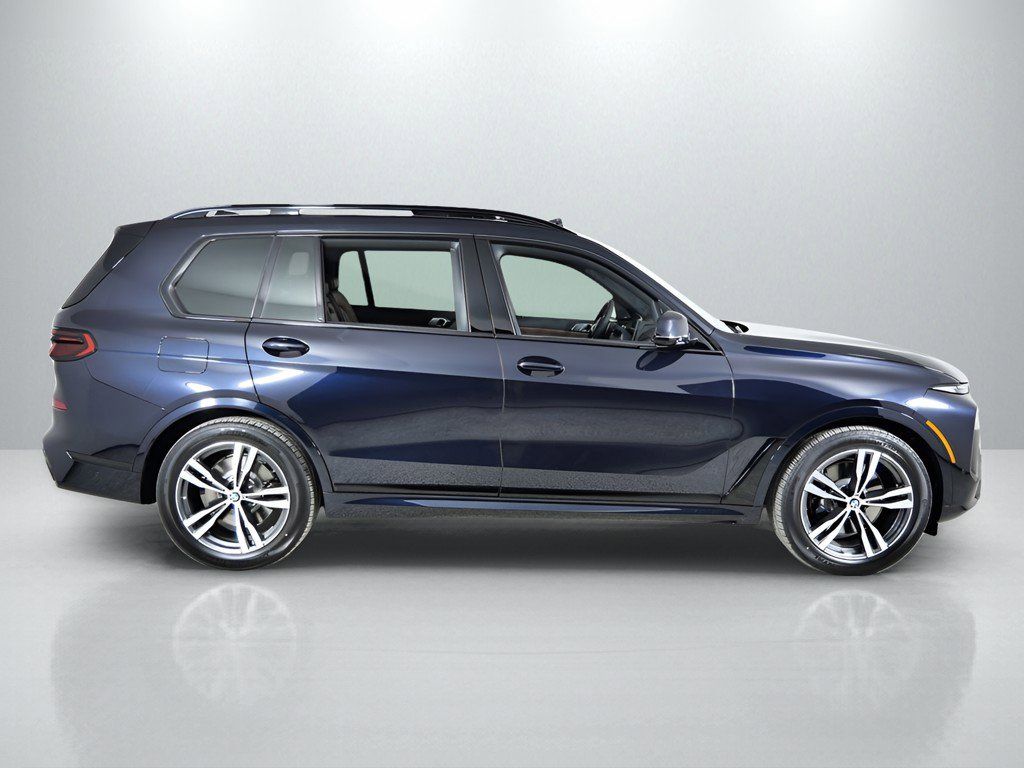 Thumbnail: 2026 BMW X7 - 9