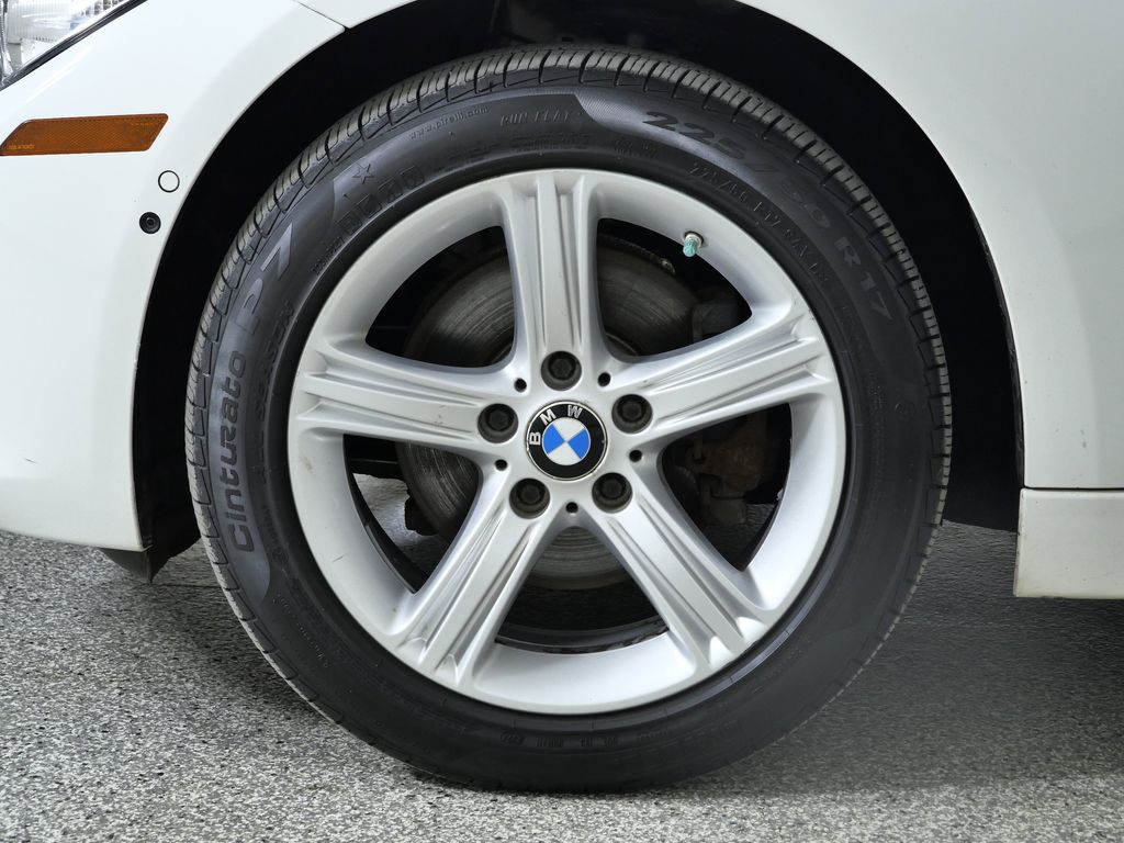 Thumbnail: 2015 BMW 3 Series - 18