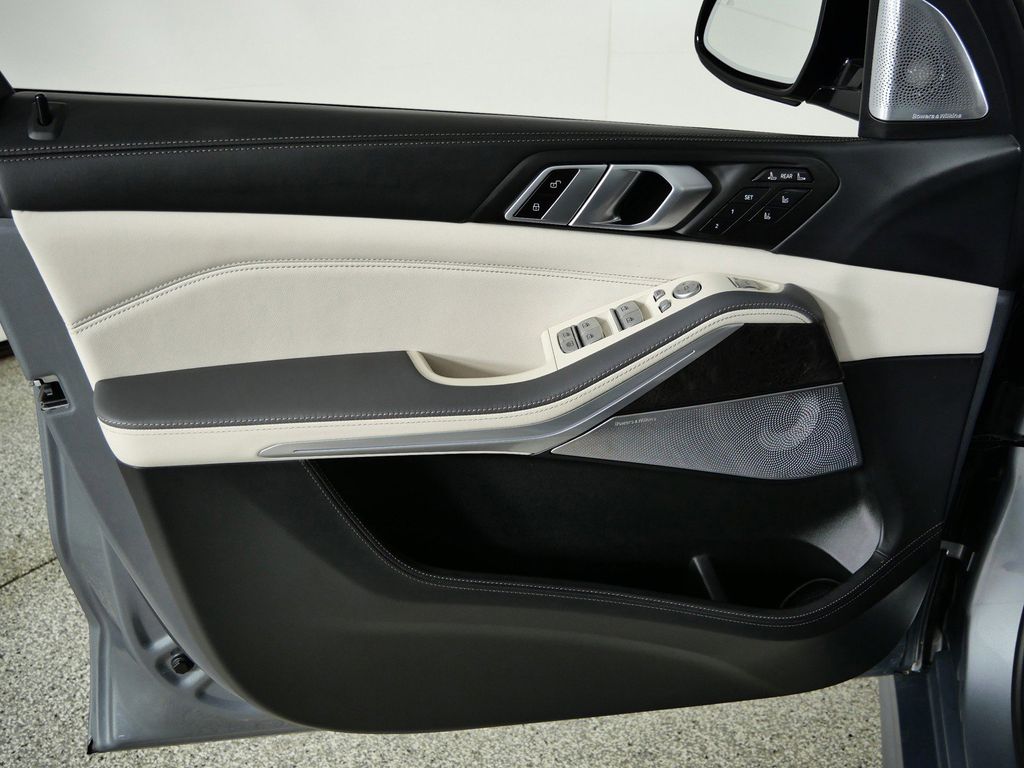 Thumbnail: 2023 BMW X7 - 40
