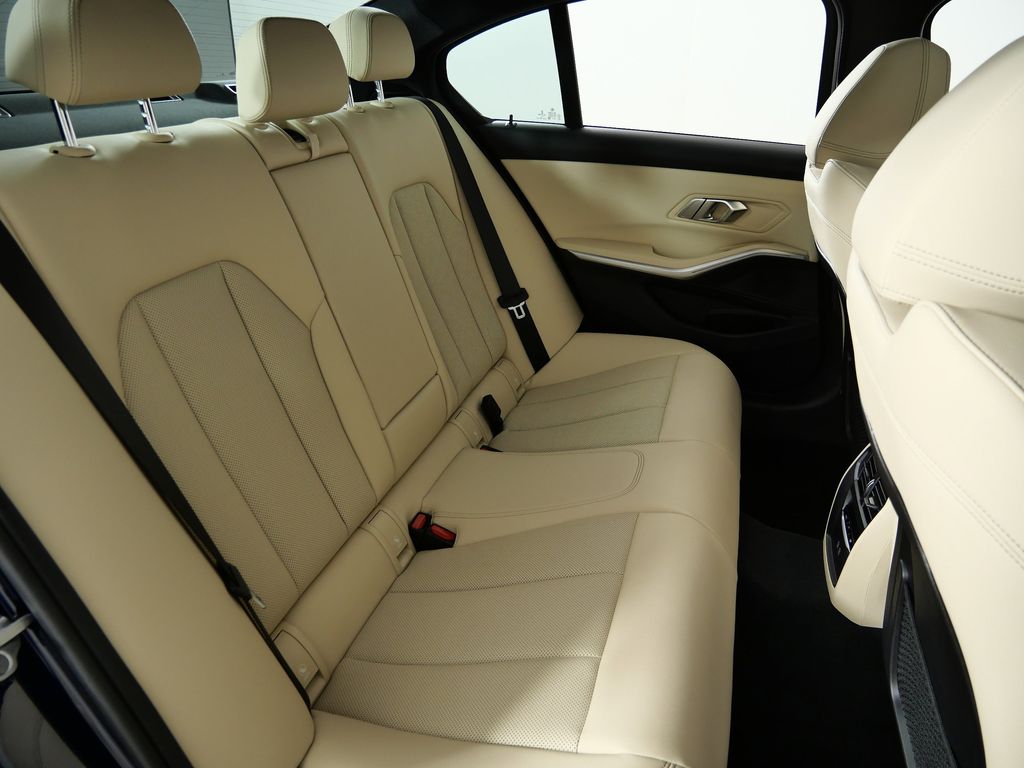 Thumbnail: 2023 BMW 3 Series - 31