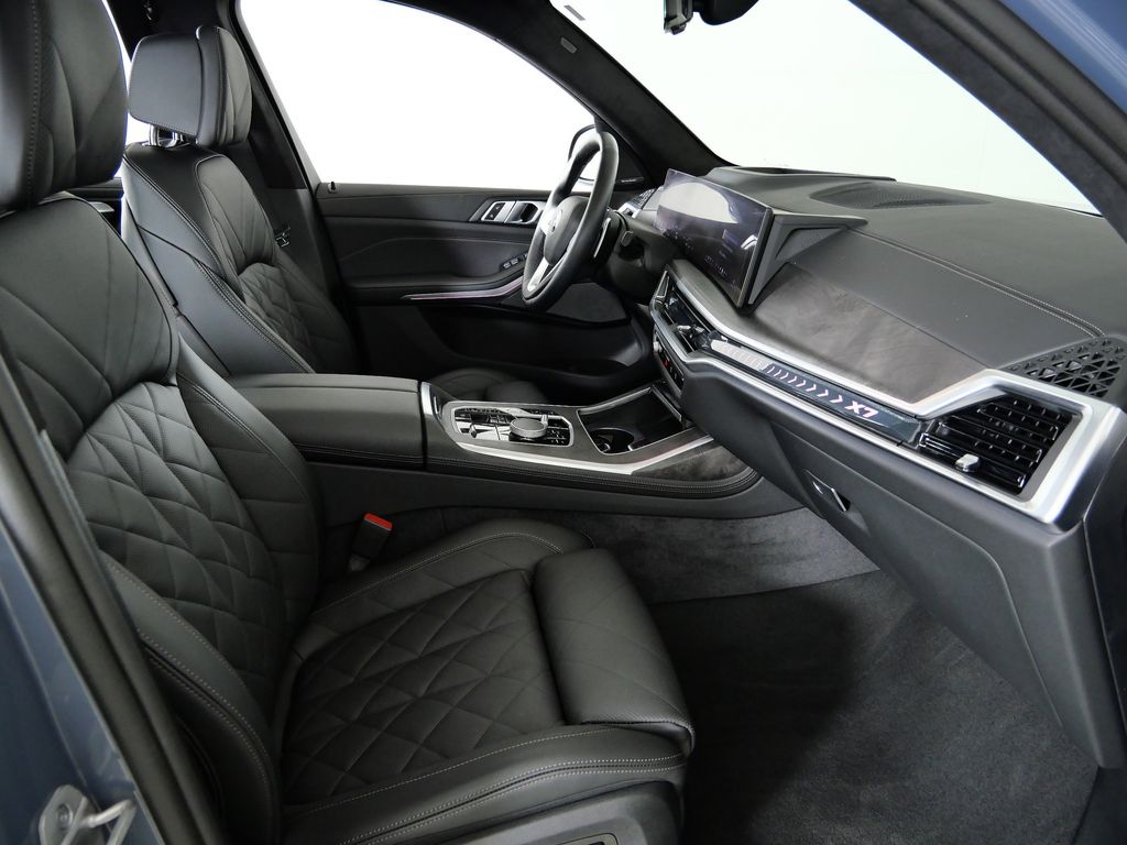 Thumbnail: 2025 BMW X7 - 24