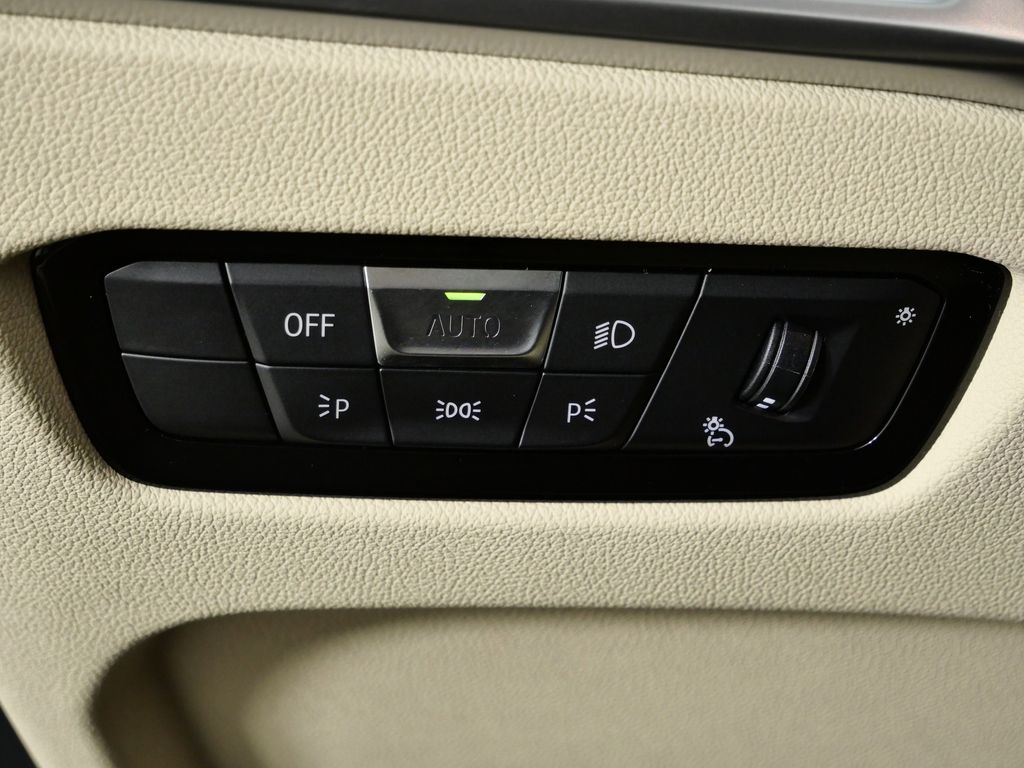 Thumbnail: 2025 BMW 3 Series - 42