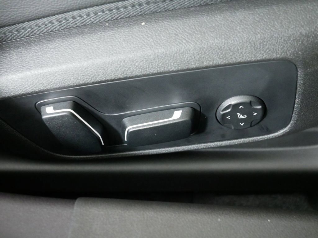 Thumbnail: 2025 BMW 3 Series - 28