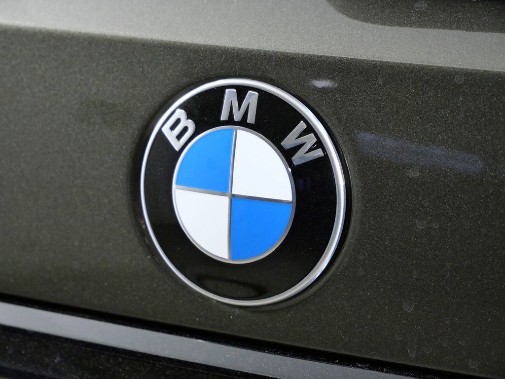 Thumbnail: 2026 BMW X7 - 13