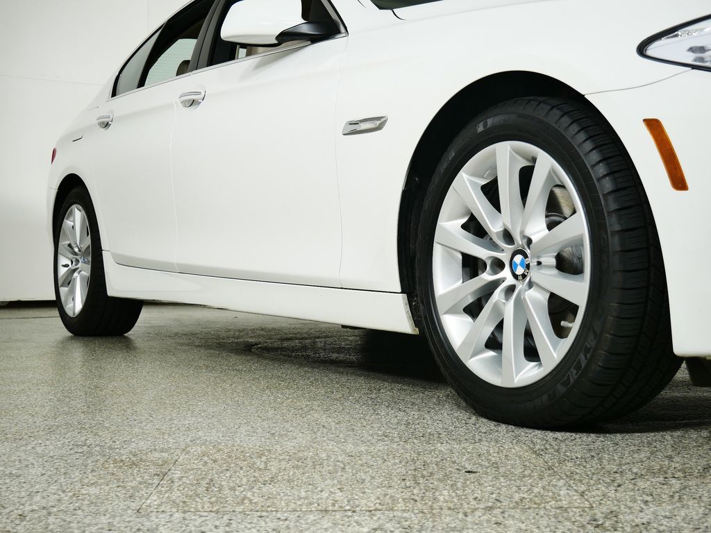 Thumbnail: 2013 BMW 5 Series - 6