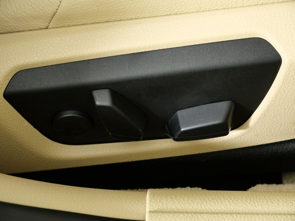 Thumbnail: 2015 BMW 3 Series - 23