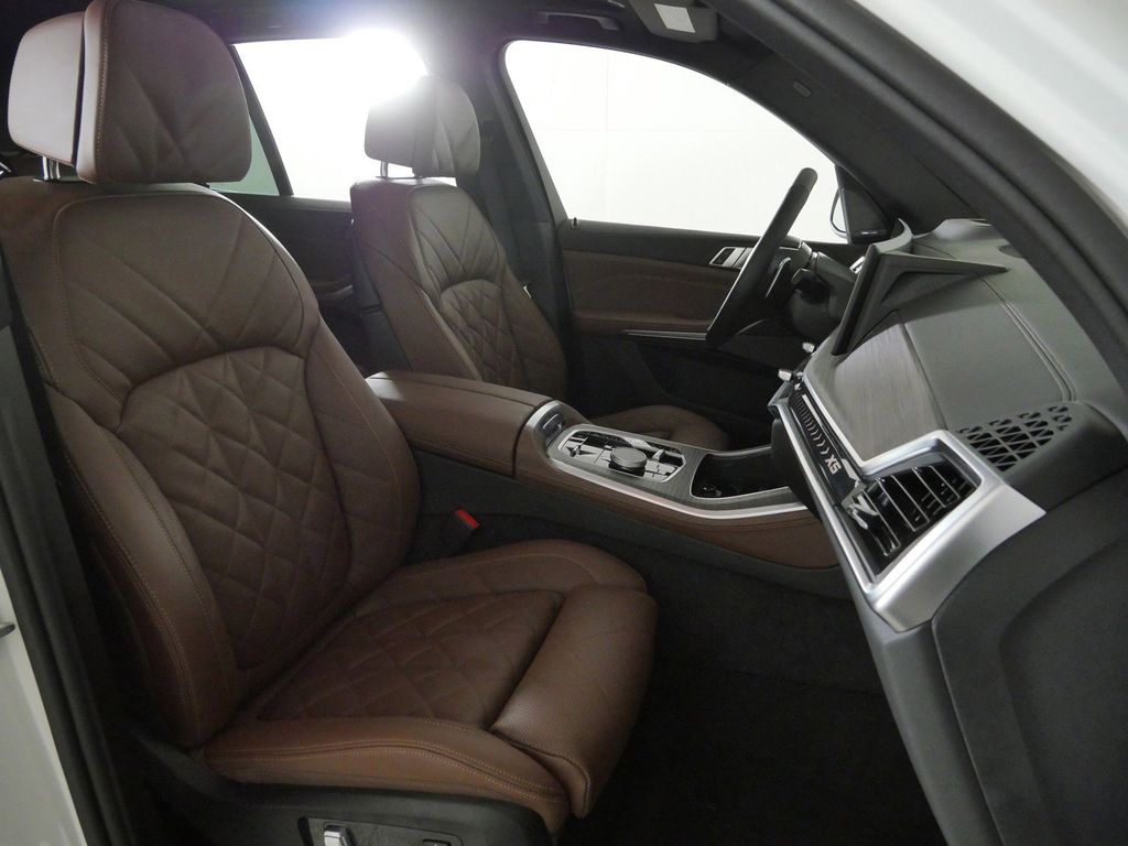Thumbnail: 2026 BMW X5 - 21