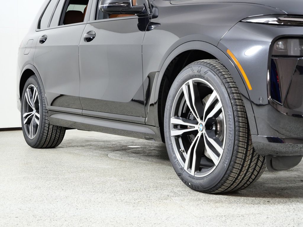 Thumbnail: 2026 BMW X7 - 6