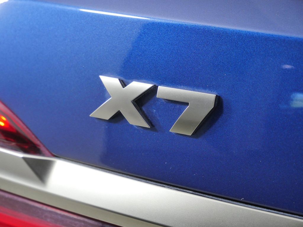 Thumbnail: 2021 BMW X7 - 14