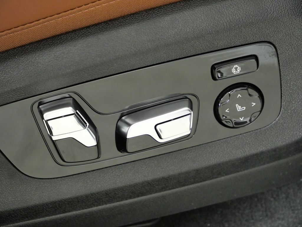 Thumbnail: 2026 BMW X7 - 22