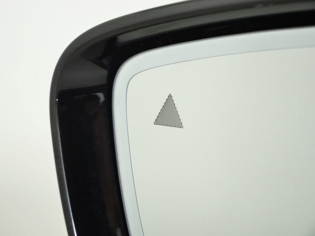 Thumbnail: 2026 BMW 8 Series - 39