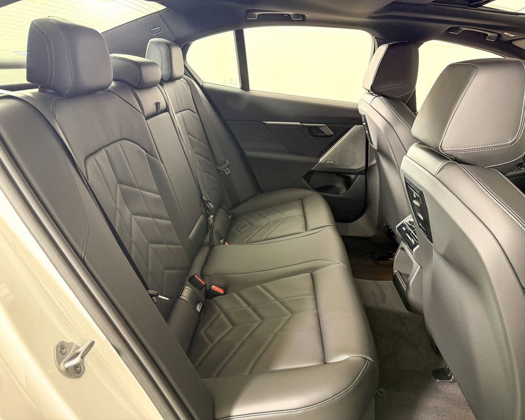 Thumbnail: 2025 BMW 5 Series - 27