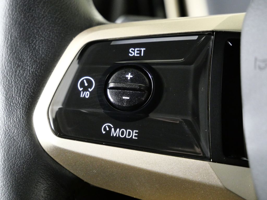 Thumbnail: 2023 BMW iX - 40