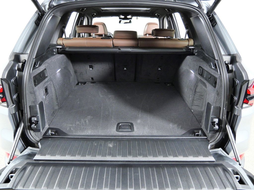 Thumbnail: 2026 BMW X5 - 28