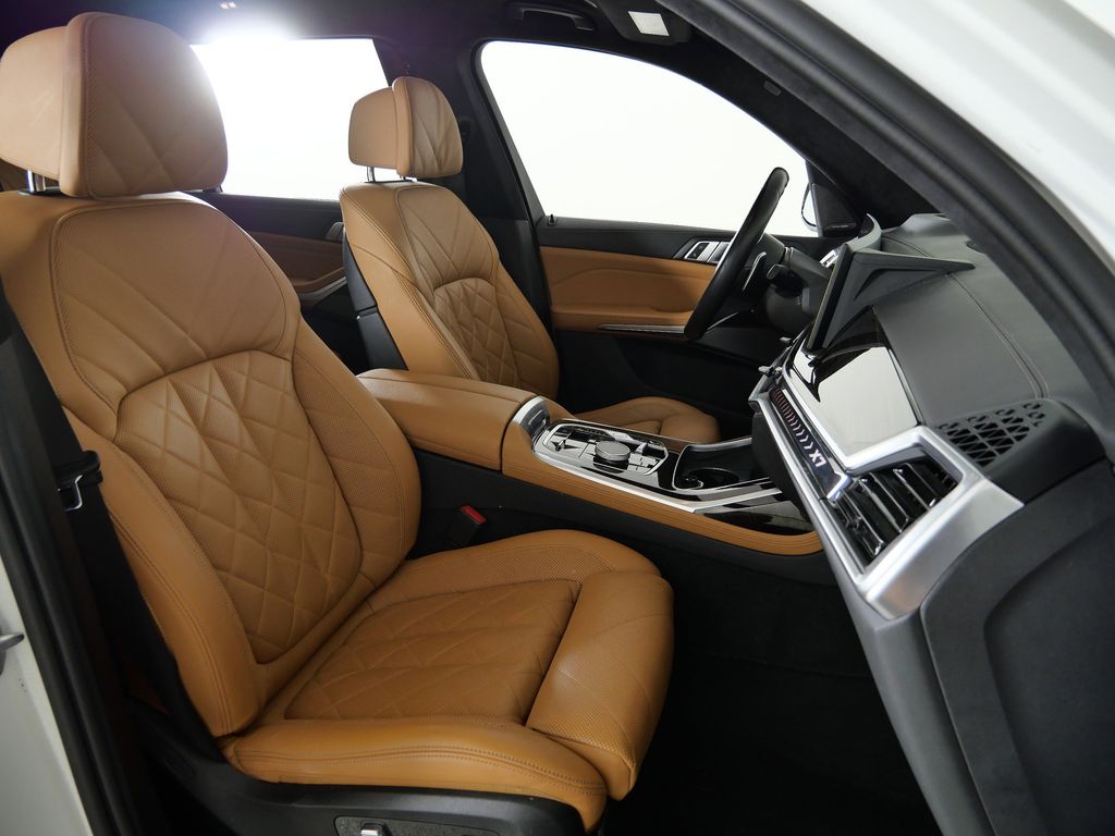 Thumbnail: 2023 BMW X7 - 26