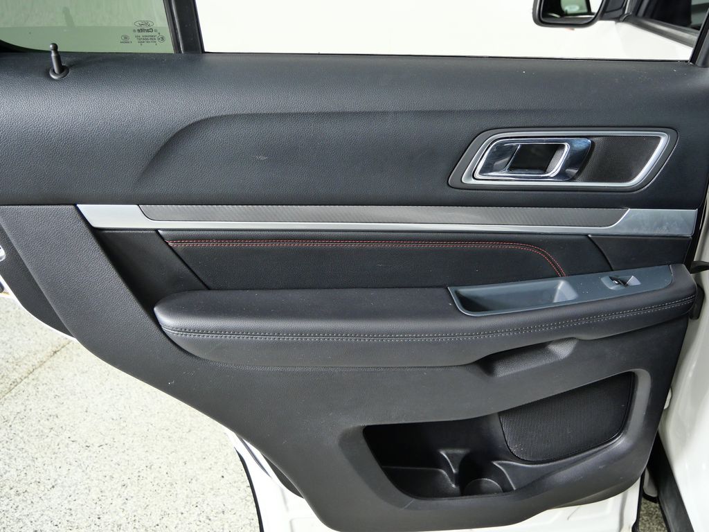 Thumbnail: 2016 Ford Explorer - 33