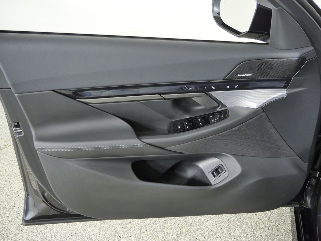 Thumbnail: 2026 BMW 5 Series - 36