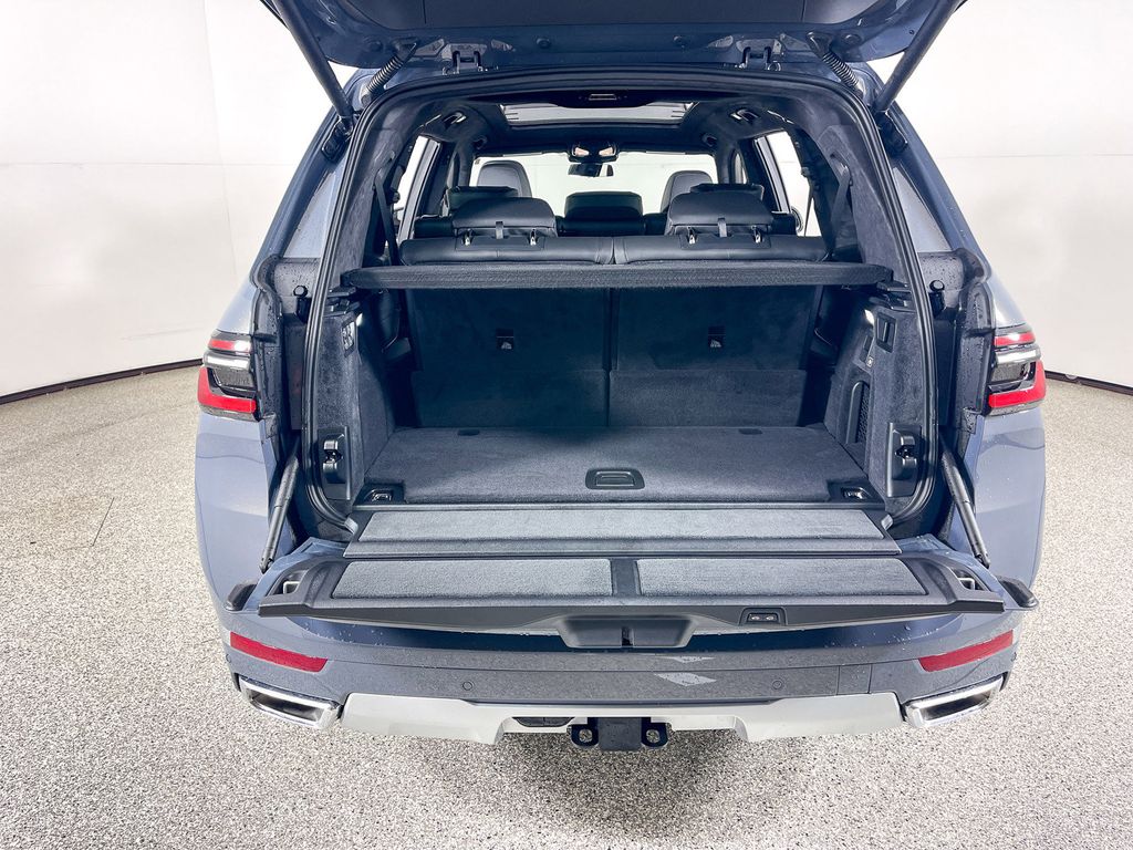 Thumbnail: 2025 BMW X7 - 18