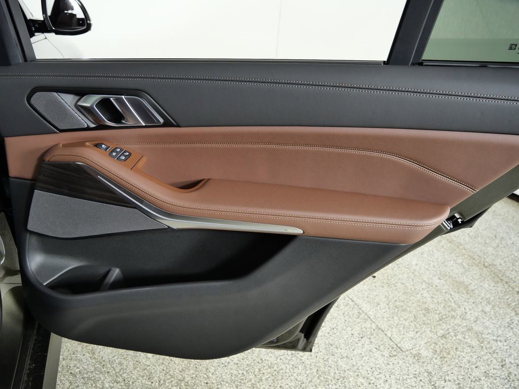 Thumbnail: 2026 BMW X7 - 27