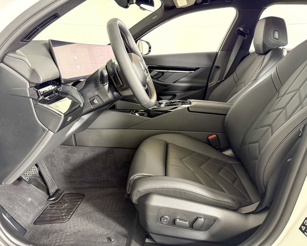 Thumbnail: 2025 BMW 5 Series - 33