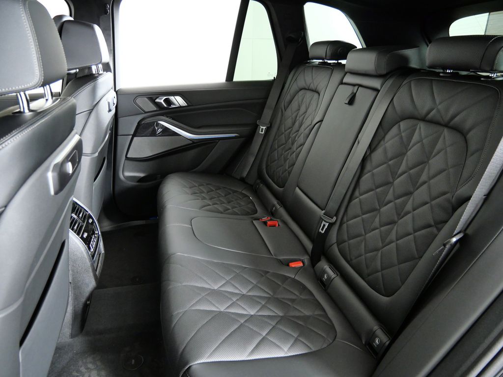 Thumbnail: 2026 BMW X5 - 33