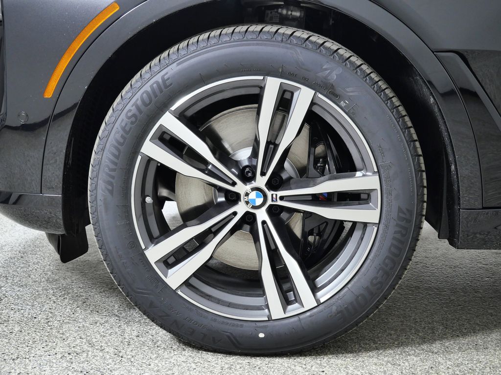 Thumbnail: 2026 BMW X7 - 17