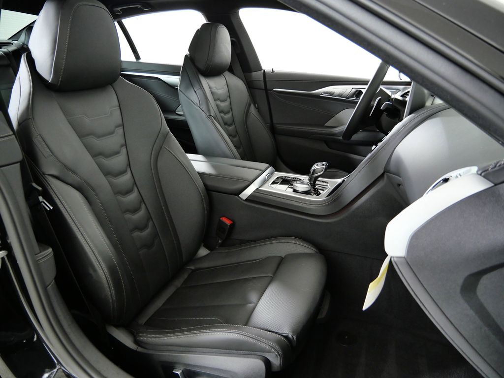 Thumbnail: 2026 BMW 8 Series - 22