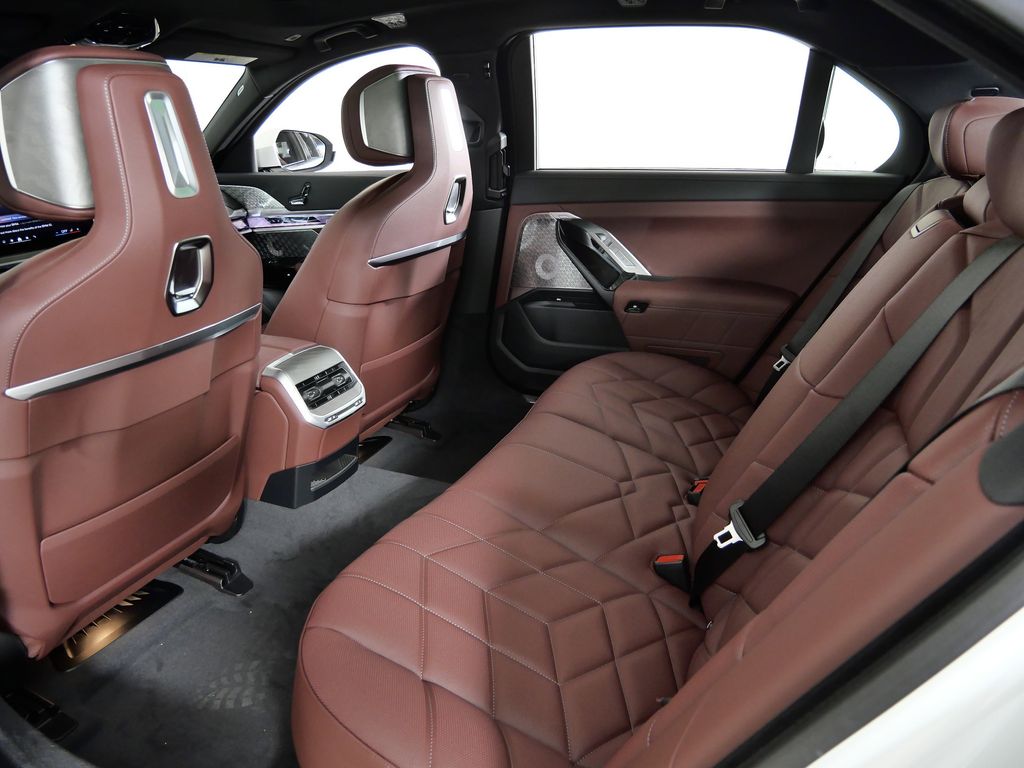 Thumbnail: 2026 BMW 7 Series - 31