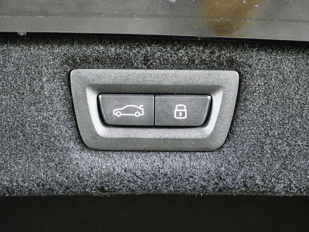 Thumbnail: 2026 BMW 8 Series - 30