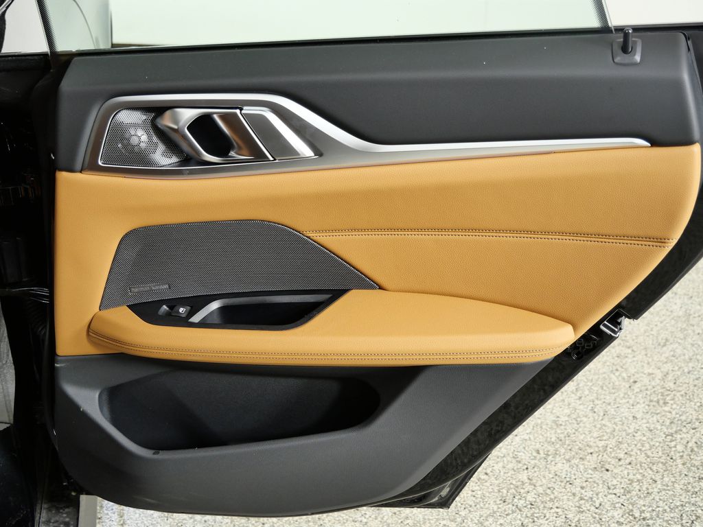 Thumbnail: 2025 BMW i4 - 25