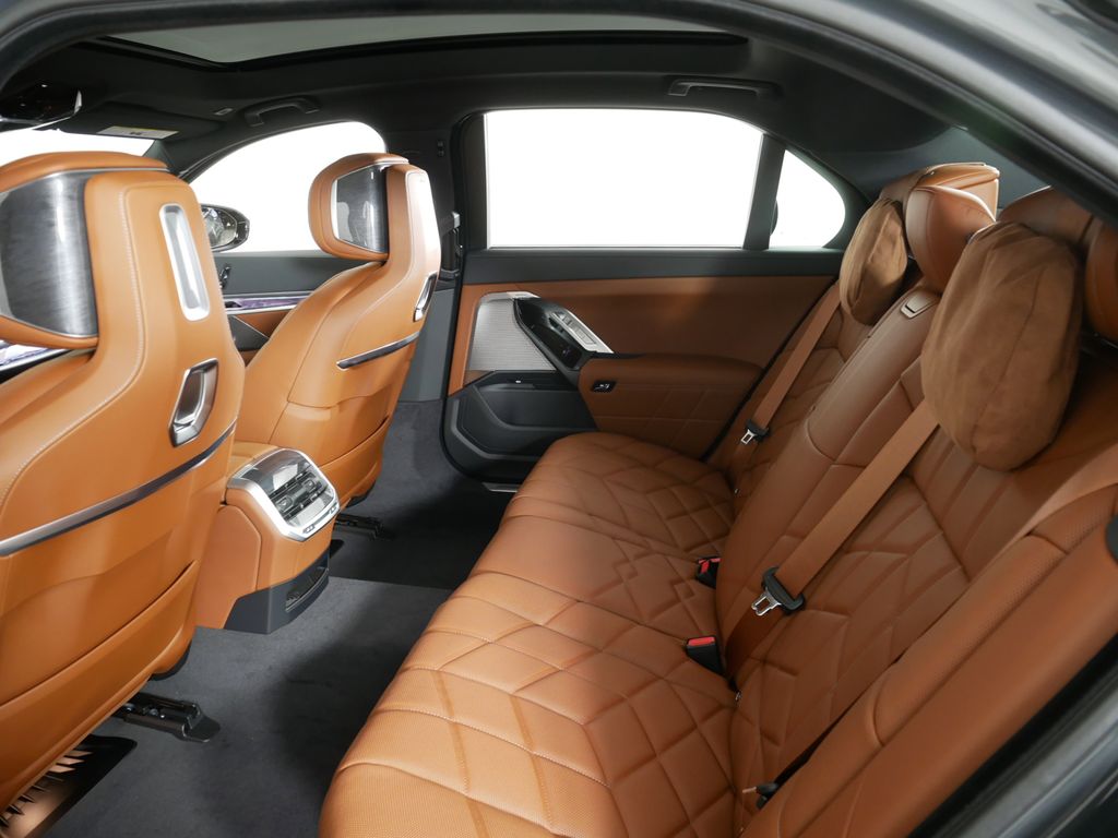 Thumbnail: 2025 BMW 7 Series - 27