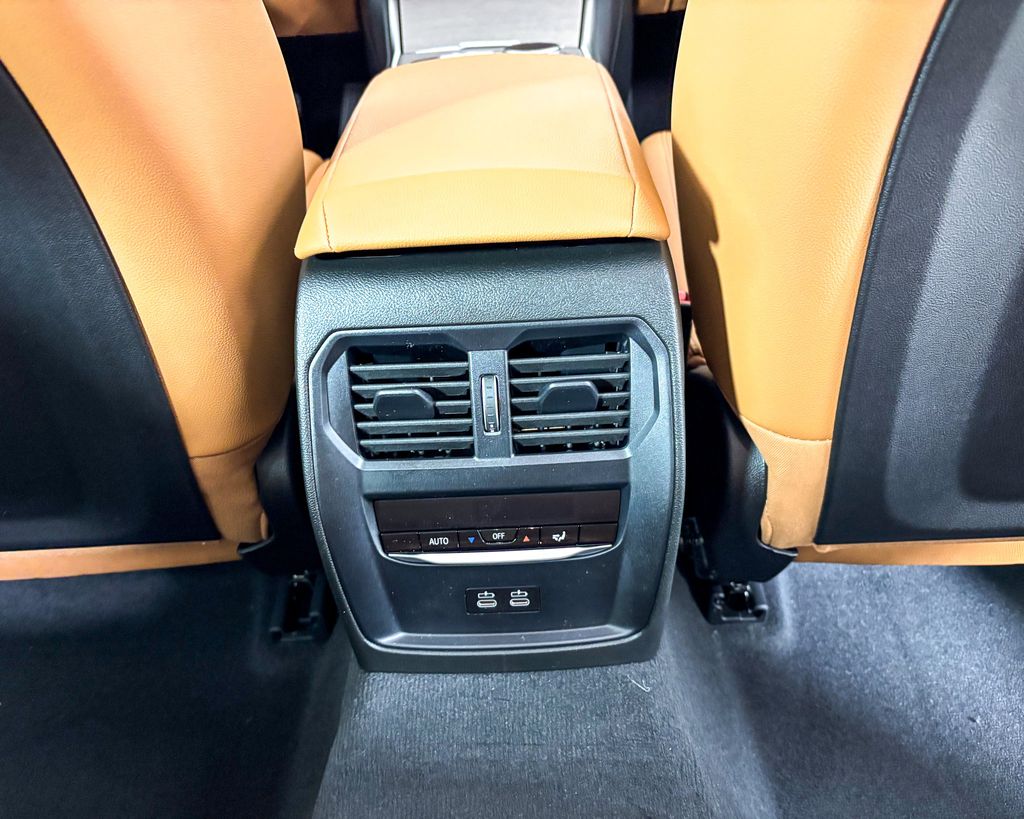 Thumbnail: 2025 BMW 3 Series - 26