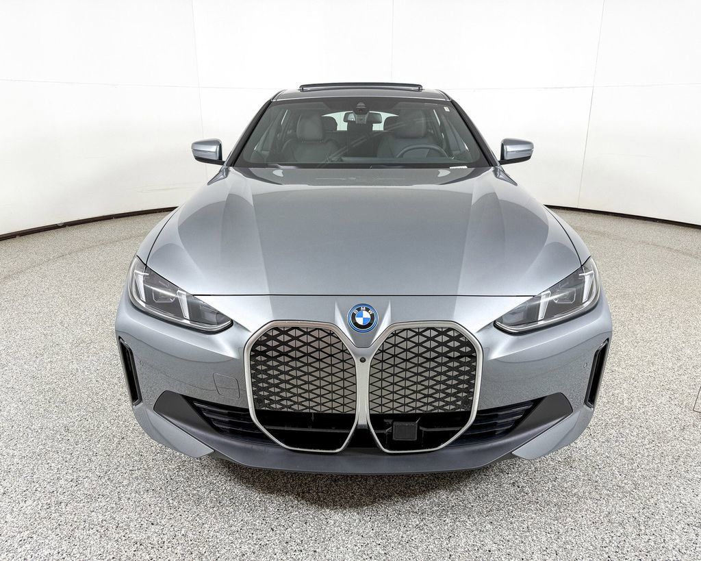 Thumbnail: 2025 BMW i4 - 8