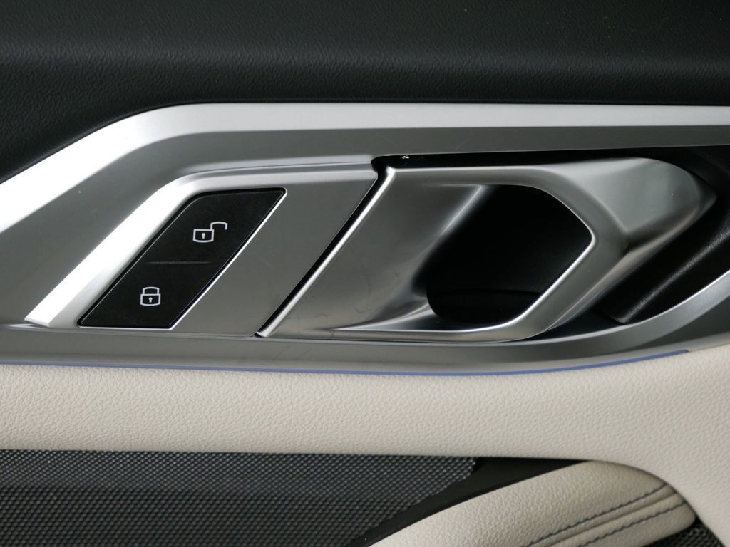 Thumbnail: 2025 BMW i4 - 39