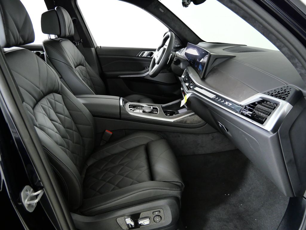 Thumbnail: 2026 BMW X7 - 20