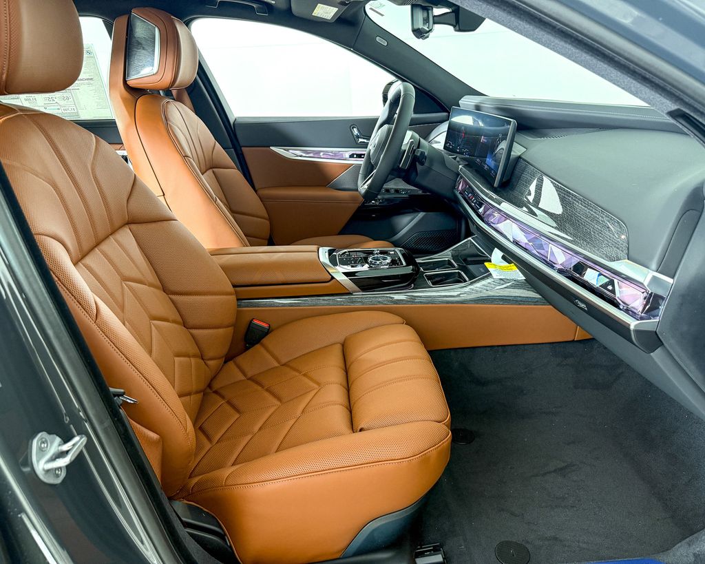 Thumbnail: 2025 BMW 7 Series - 20