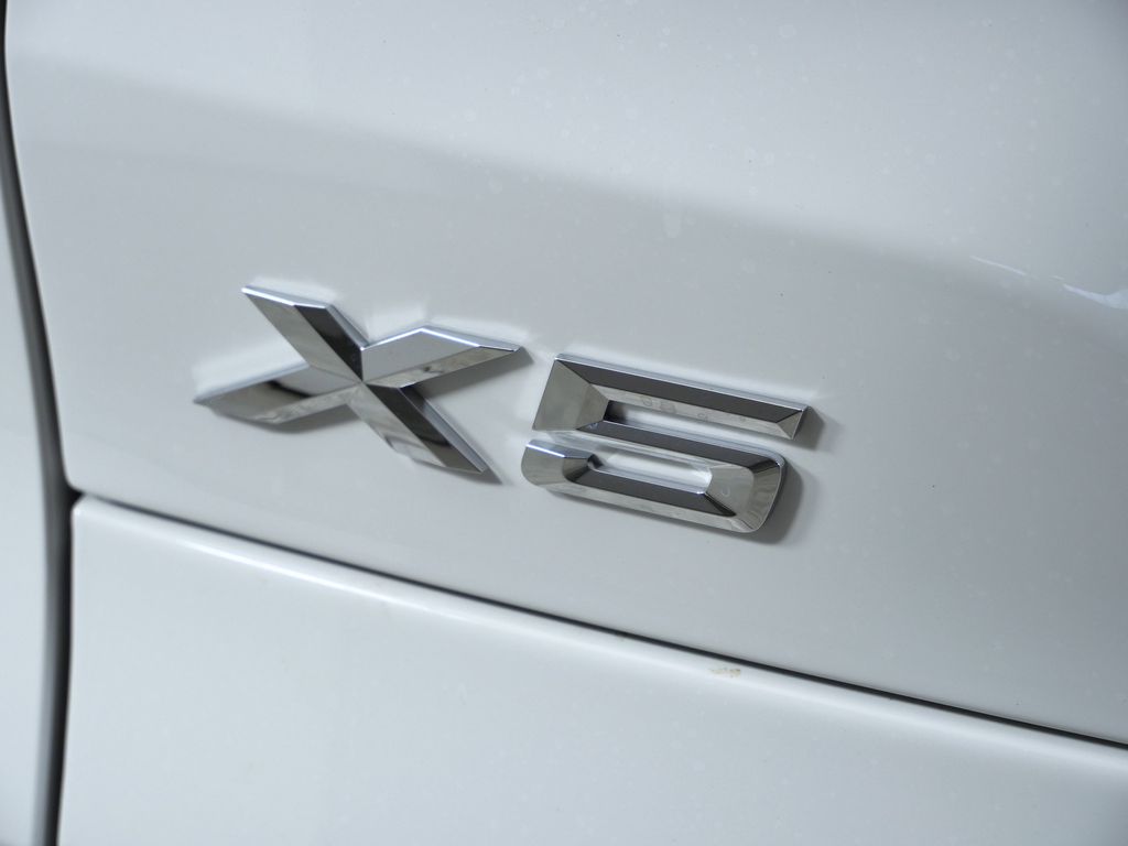 Thumbnail: 2026 BMW X5 - 13