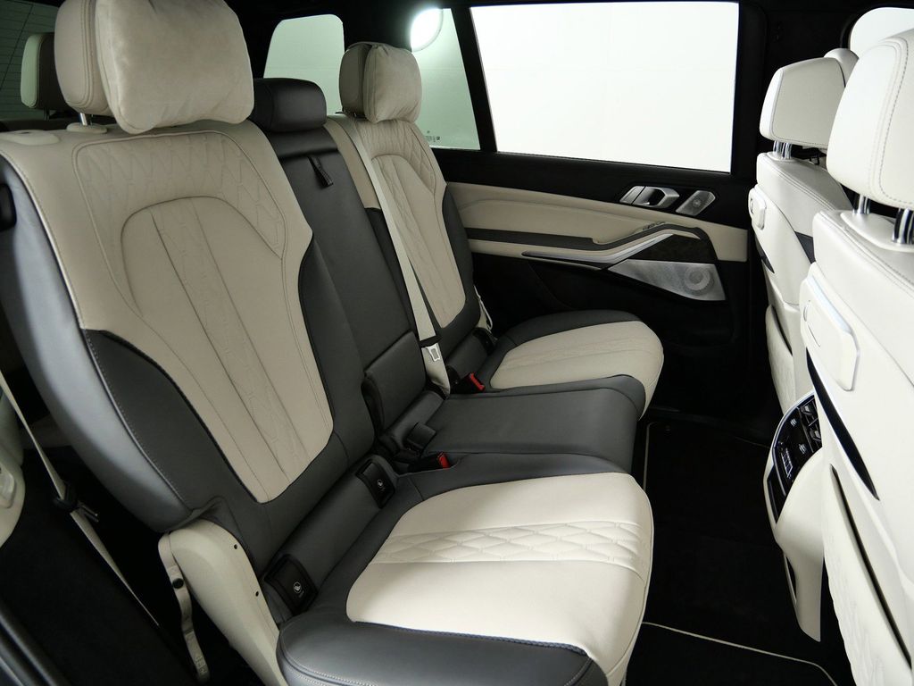 Thumbnail: 2023 BMW X7 - 31