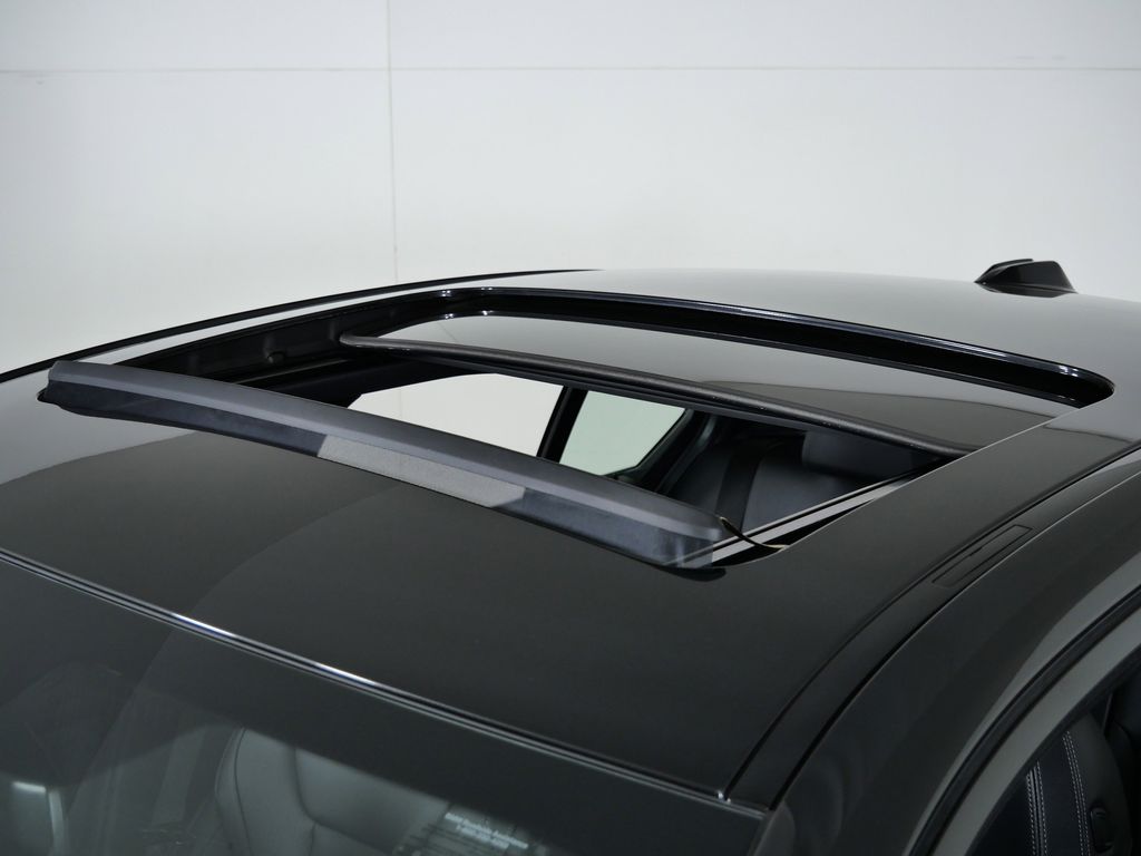 Thumbnail: 2026 BMW 3 Series - 18